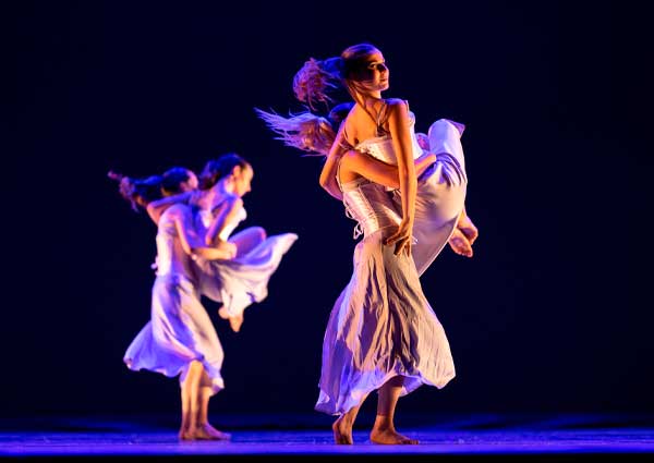 classes-de-dansa-contemporania-escola-de-ball-a-sabadell-ritme