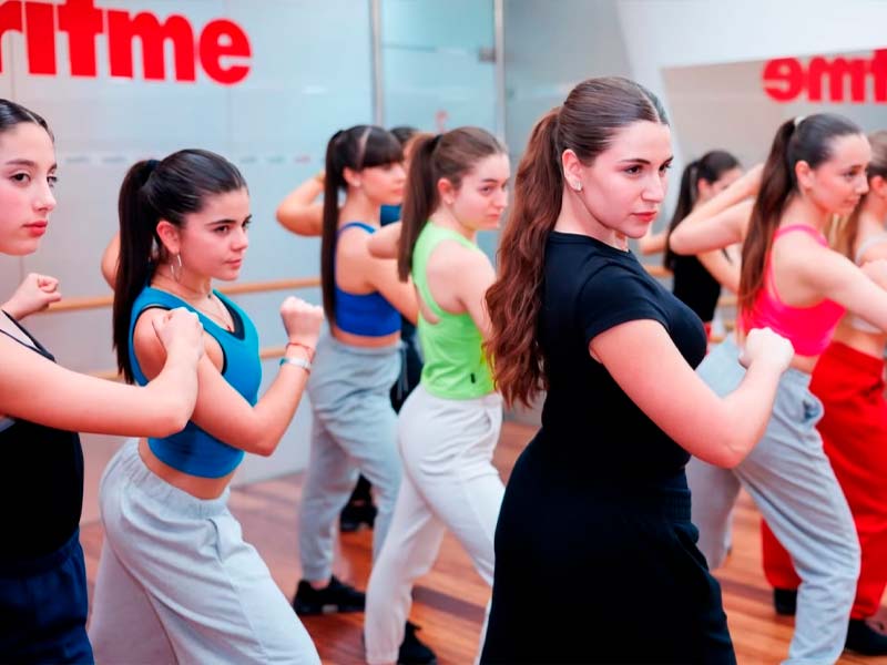 alumnes-escola-dansa-ritme-sabadell-instalacions-historia-ball-noies-2